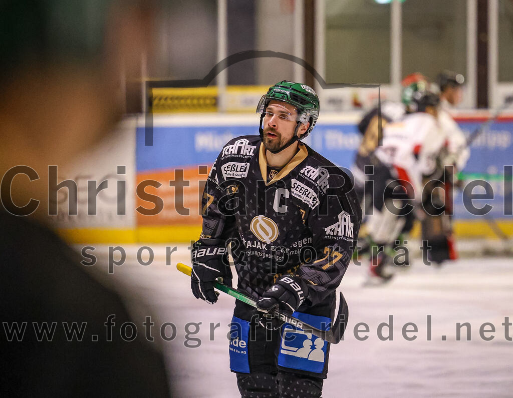 2024-03-08_005_TSV_Erding_gegen_EHC_Koenigsbrunn | Erding, Deutschland, 08.03.2024:
Eishockey, Bayernliga Playoffs 2023 / 2024, 1. Spieltag, TSV Erding gegen EHC Königsbrunn, Endergebnis: 3:0

Philipp Michl (Erding Gladiators, #77)

Foto: Christian Riedel / fotografie-riedel.net