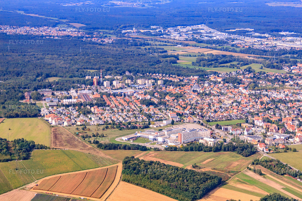 Vue aérienne: Centre Hospitalier de Haguenau à le quartier Museau Ouest in Hagenau dans le département Bas Rhin, France.Photo: IMG_53534.jpg prise le 30/09/2012 par Werner Riehm/FLY-FOTO.euRésolution de l'original: 4752 x 3168 pxCentre Hospitalier de Haguenau