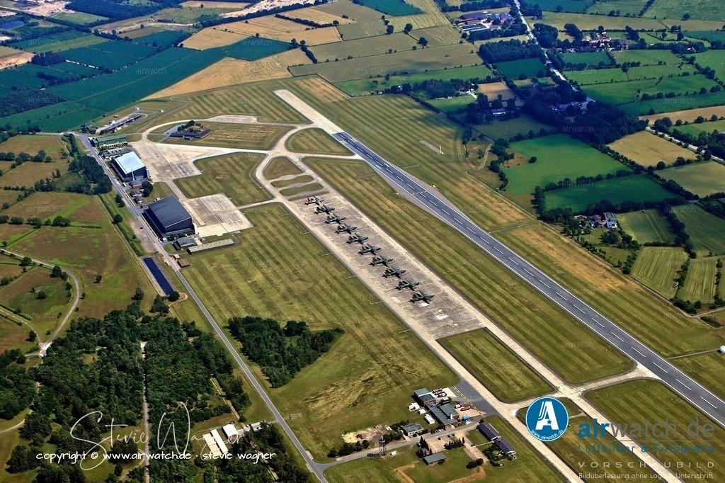 fliegerhorst-hohn-airwatch-wagner_MG_0934 | Entdecken Sie atemberaubende Luftbilder und Fotografien auf airwatch.de - Tauchen Sie ein in eine Welt voller faszinierender Aufnahmen aus der Vogelperspektive.