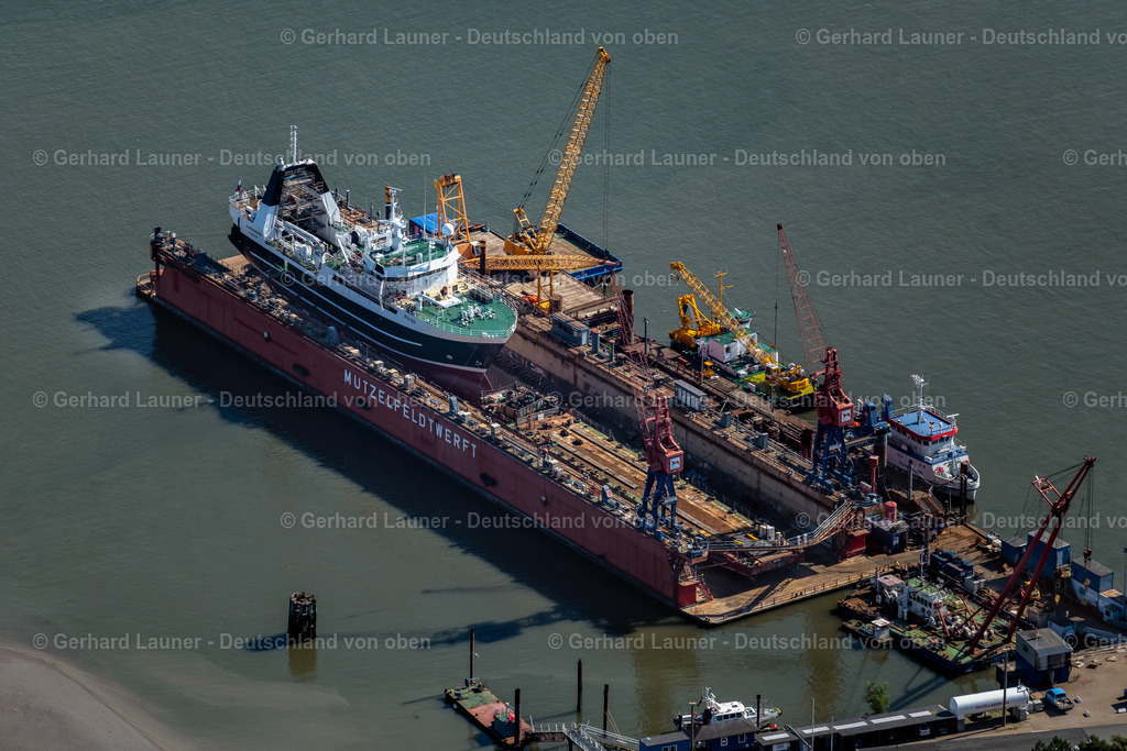 4037242 | Mützelfelder Werft im Amerikahafen, Cuxhaven