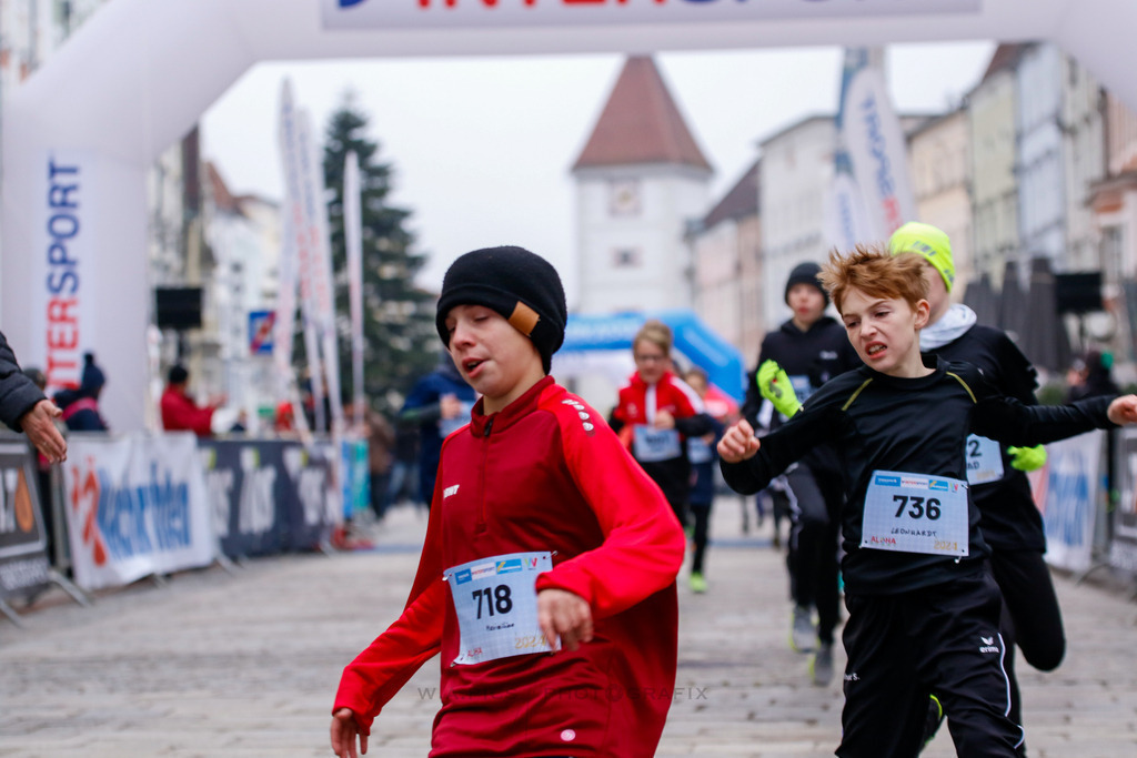 AW_20231231awmac6885 | WELS, 31.12.2023, Sparkasse Silvesterlauf Wels 2023 , Image shows: Photo: WAPICS / Andreas Willdoner