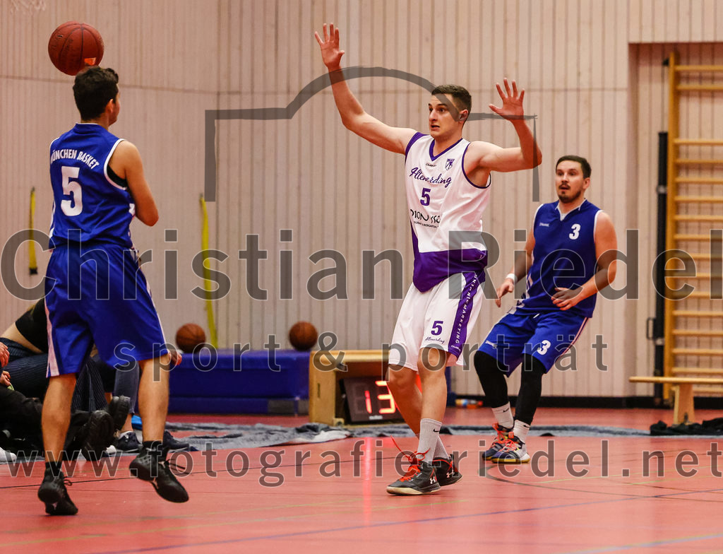 2022-05-29_063_SpVgg_Altenerding_gegen_Muenchen_Basket_2 | Erding, Deutschland, 29.05.2022:
Basketball, Bezirksliga 2021 / 2022, Herren Turnier der 2. der Aufstiegsrunden, SpVgg Altenerding gegen München Basket 2, Endergebnis: 

P. Darriba (München Basket, #5), +a5+, Paul Keil (München Basket, #3)

Foto: Christian Riedel / fotografie-riedel.net