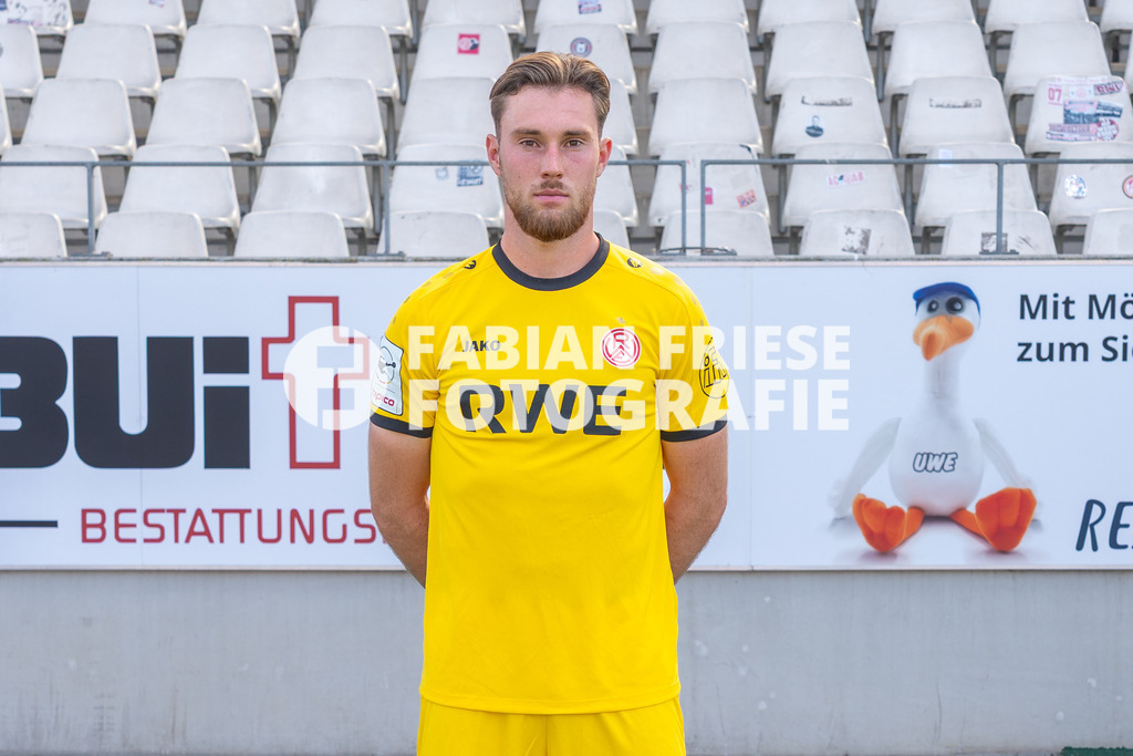 Rot-Weiss Essen; 3. Liga, Portraettermin 2026/2027, Foto: Eibner-Pressefoto/Fabian Friese | Malte Bruening (Rot-Weiss Essen, #25),Rot-Weiss Essen; 3. Liga, Portraettermin 2026/2027, Foto: Eibner-Pressefoto/Fabian Friese - Realisiert mit Pictrs.com