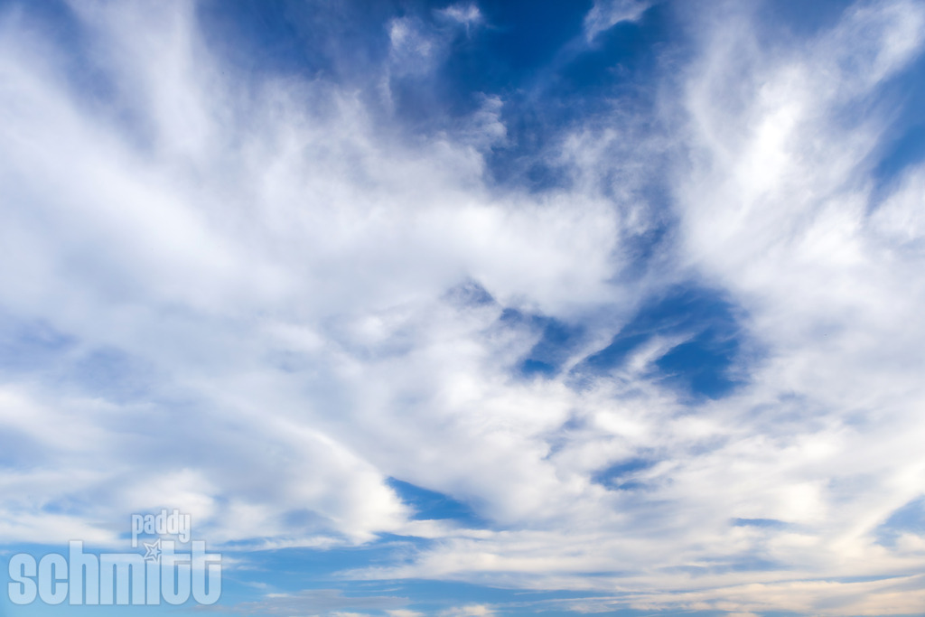 PS-Wolken-2026-4 | Entdecke die größte Bildgalerie der Region mit Fotografien aus dem Allgäu, der Bodenseeregion, Oberschwaben, dem Donautal und der Schwäbischen Alb. Landschaften, Luftaufnahmen und Reisefotografie als Wandbild und Fotokunst. - Realisiert mit Pictrs.com