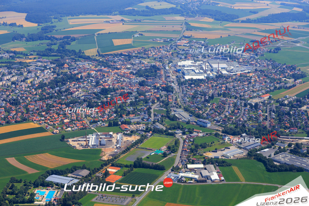 Die Luftaufnahme der Stadt Mitterteich wurde vom UL-Flugzeug heraus erstellt ( keine Drohne )- hohe Auflösung für beste Qualität