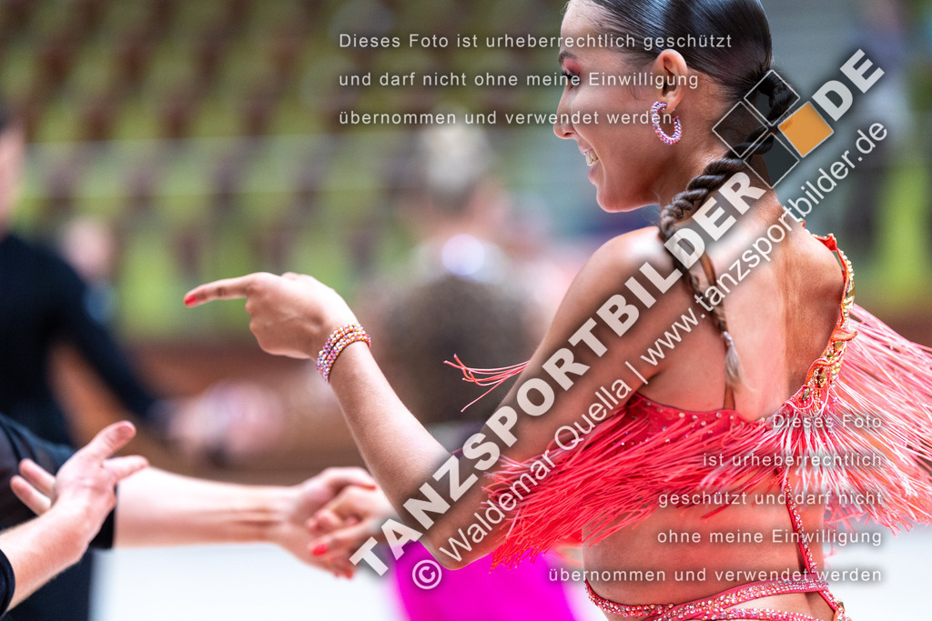 20240810-01103 | Hier finden Sie Tanz Bilder vom Latein und Standard Formationen tanzen. Sportbilder vom Tanzsport. Schöne Fotos und von Weltmeisterschaft, Europameisterschaft, Bundesliga, Regionalliga, Oberliga und Landesliga sowie von GOC Stuttgart, DanceComp, WM Bremen
