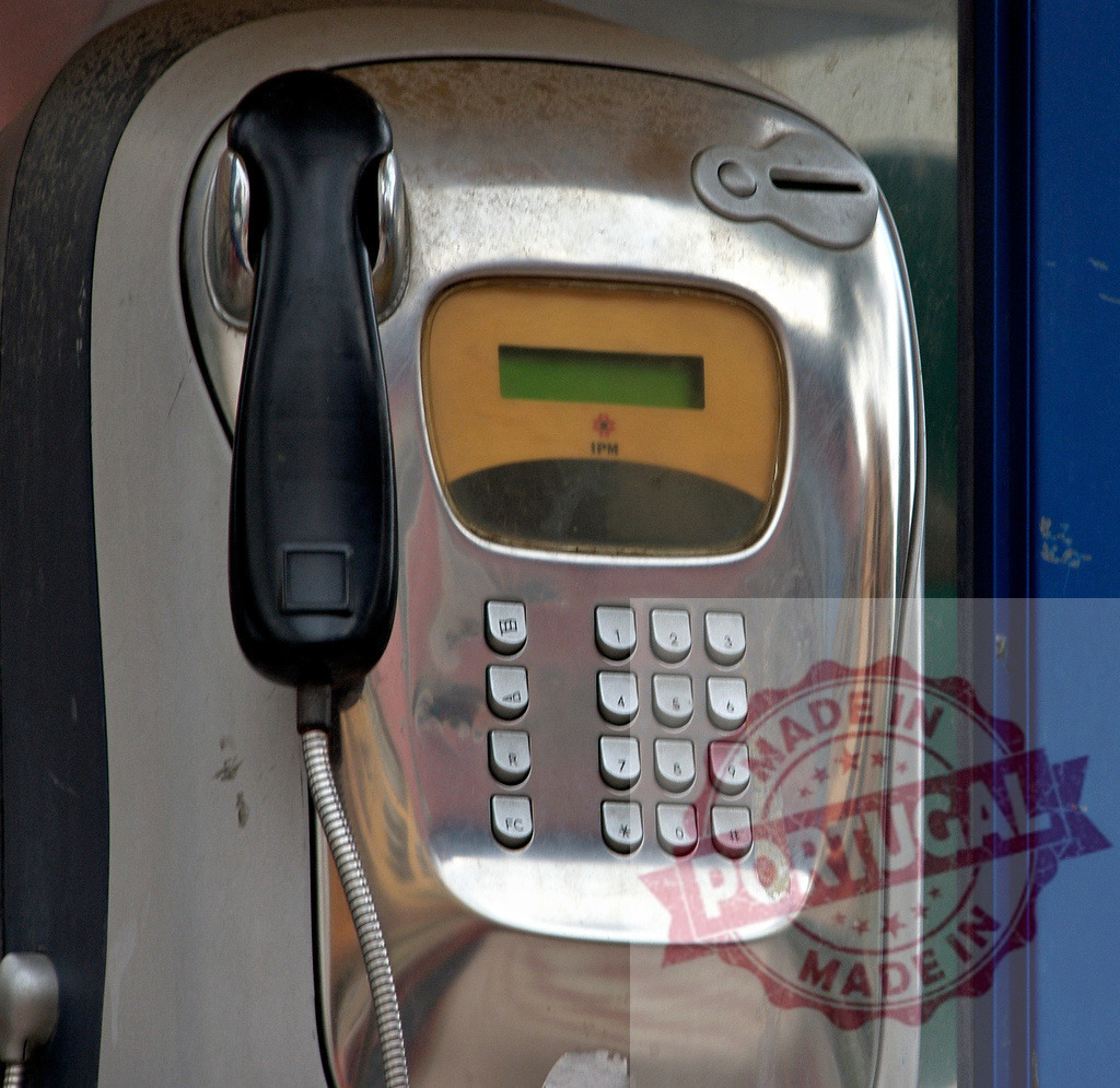 Public telephone showing green screen and keypad in metallic booth | Close-up of a dirty public phone with a green screen and metallic keypad - Realisiert mit Pictrs.com