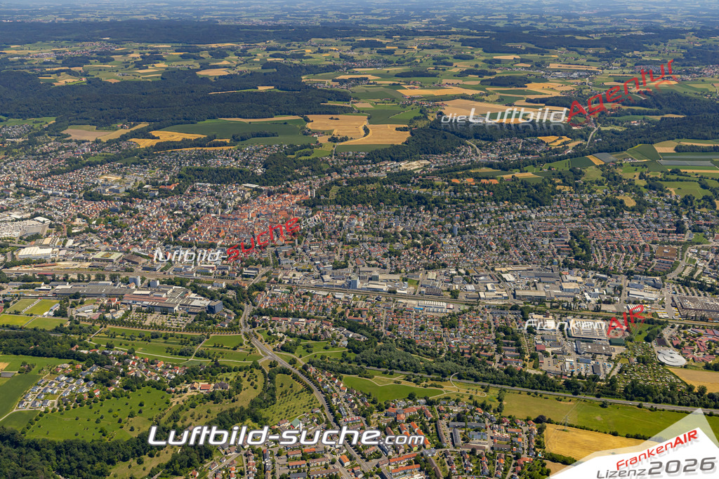 Aktuelles Luftbild von  Ravensburg - Die Luftaufnahme wurde 2022 mittels UL-Flugzeug erstellt ( keine Drohne ) - hochauflösende Kamera-Systeme von  Canon -Beste Qualität - Für grossformatige Ausdrucke geeignet. Die Geschenkidee !