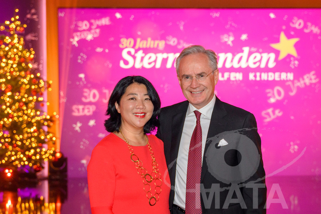 _DWA1325 |  Yoko Higuchi-Zitzmann und Matthias Zitzmann  bei '30 Jahre Sternstunden-Gala 2023' in der Frankenhalle. Nürnberg, 15.12.2023 - Realisiert mit Pictrs.com
