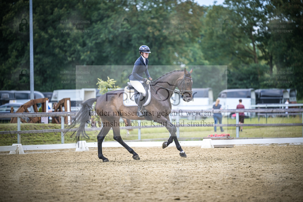 DOS_6877 | Entdecke hochwertige Reitturnierfotos von Foto Oger. Professionell, emotional und authentisch – jetzt Lieblingsmomente im Shop bestellen. - Realisiert mit Pictrs.com