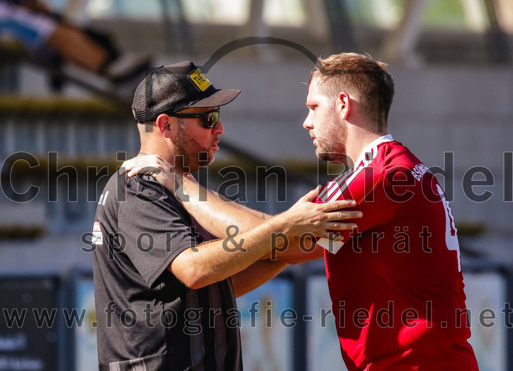 2023-08-19_010_SG_Markt_Schwaben_II_gegen_TSV_Ottobrunn_III | Markt Schwaben, Deutschland, 19.08.2023:
Fußball, C-Klasse 2023 / 2024, 1. Spieltag, (SG) Markt Schwaben II gegen TSV Ottobrunn III, Endergebnis: 0:4

Stefan Tschiesche (SG Markt Schwaben, #4) nach der roten Karte

Foto: Christian Riedel / fotografie-riedel.net