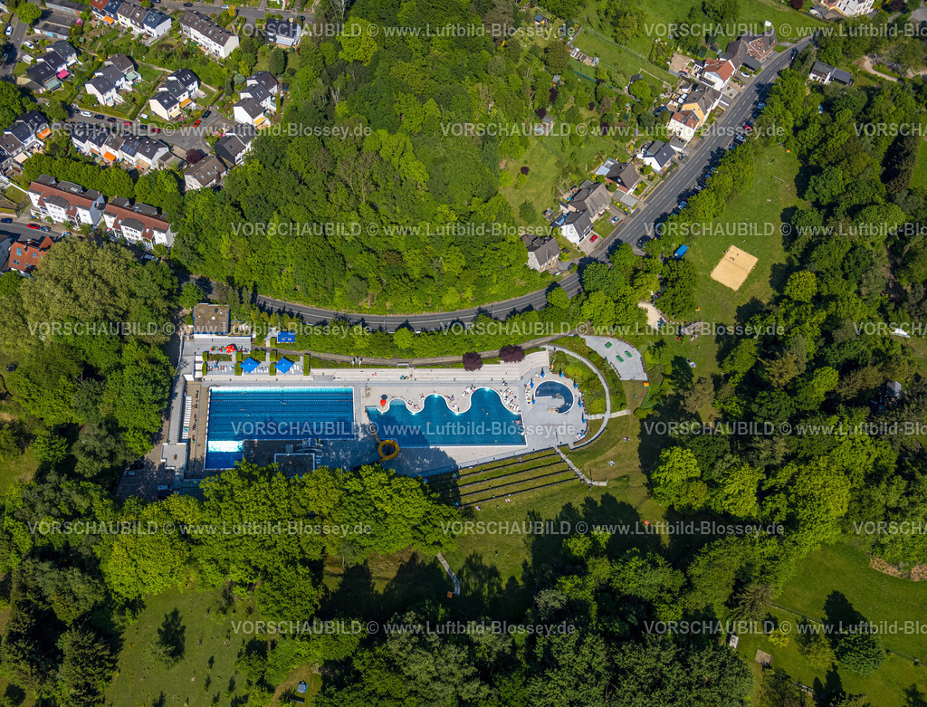 Witten240506815 | Luftbild, Freibad Annen, Schwimmbad und Schwimmbecken mit Badegästen, Annen, Witten, Ruhrgebiet, Nordrhein-Westfalen, Deutschland