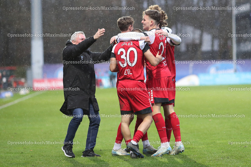 FCVK21122401074 | 21.12.2024, Fußball, FC Viktoria Köln – SV Sandhausen, 3.Liga, Sportpark Höhenberg, Saison 2024 2025: Torjubel nach dem Tor zum 1:0 durch Torschütze Serhat-Semih Güler (Viktoria Köln #30)DFB regulations prohibit any use of photographs as image sequences and or quasi-video.
