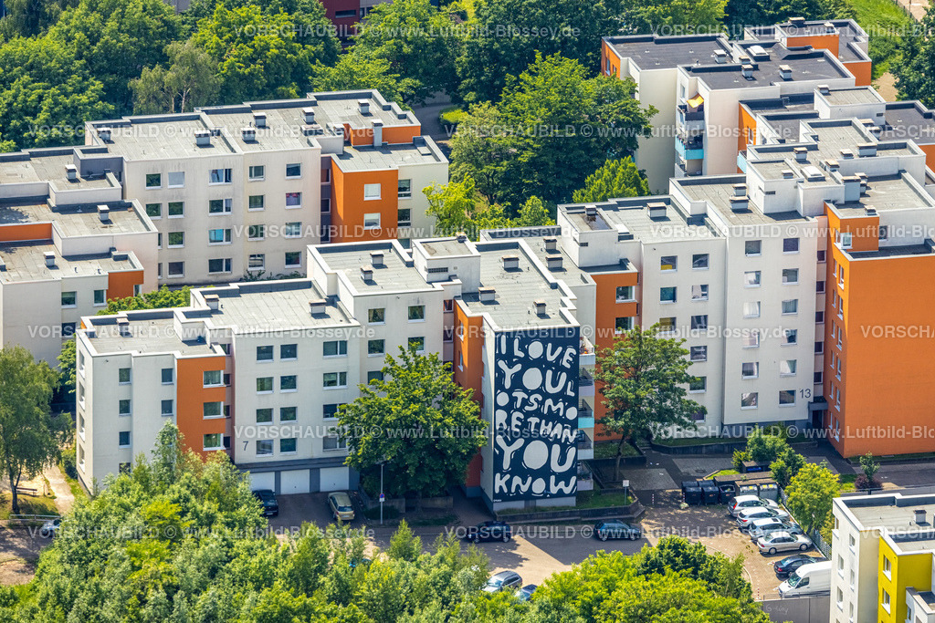 Bochum220503580 | Luftbild, Wohnanlage Semperstraße und Gropiusweg mit Graffiti i love you lots more than you know, Querenburg, Bochum, Ruhrgebiet, Nordrhein-Westfalen, Deutschland