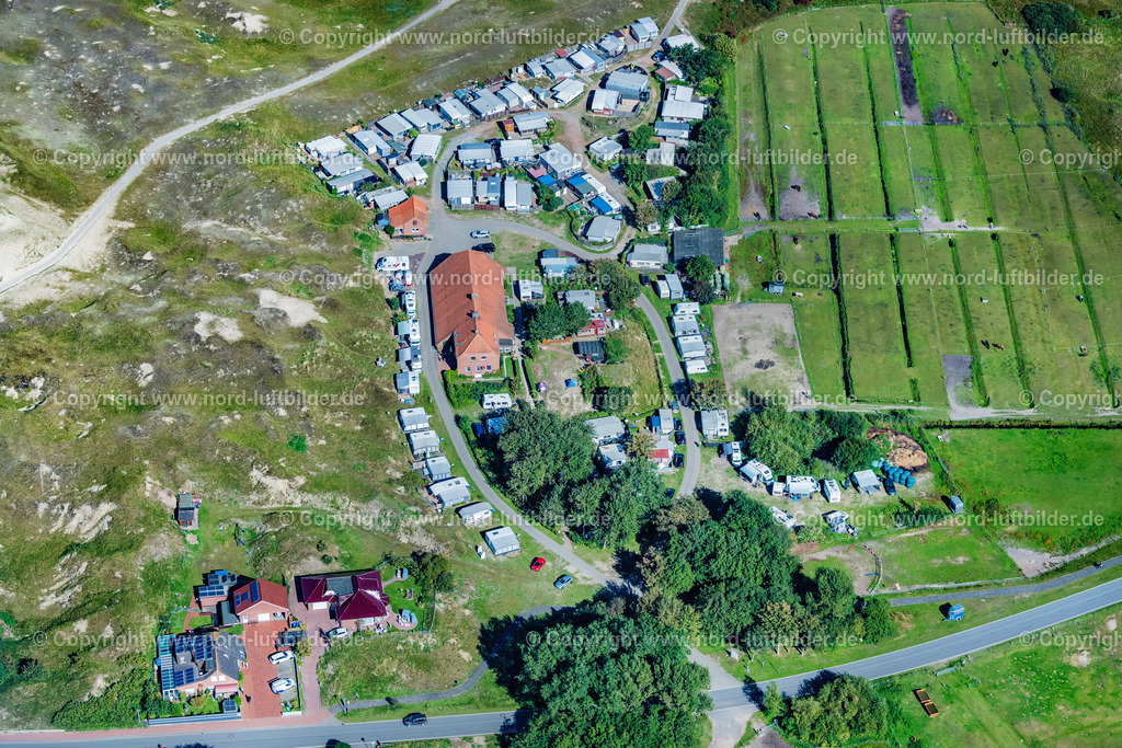 Norderney_Campingplatz_Spilak_ELS_6254050923 | NORDERNEY 05.09.2023 Campingplatz mit Wohnwagen und Zelten im Küstenbereich " Spilak " in Norderney im Bundesland Niedersachsen, Deutschland. // Campsite with caravans and tents in the coastal area " Spilak " in Norderney in the state Lower Saxony, Germany. Foto: Martin Elsen