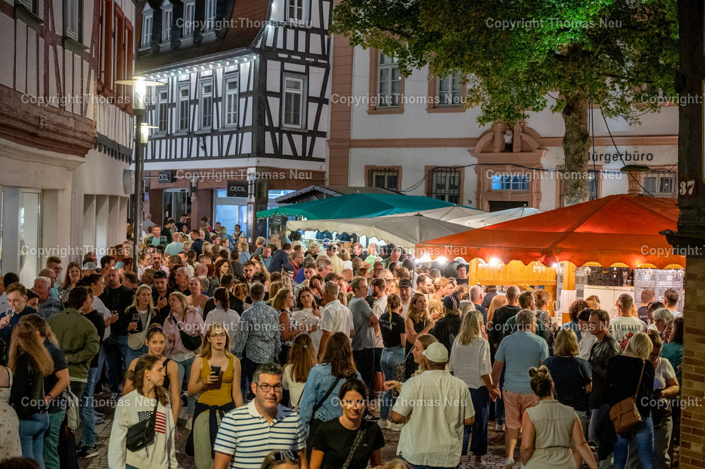DSC_7149 | bbe, Bensheim, Winzerfest, Tag der Jugend,,großer Andrang auch am Bürgerwehrbrunnen , Bild: Thomas Neu