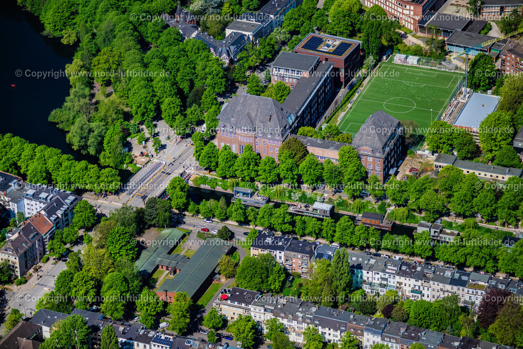 Hamburg_Mundsburg_Eilbekkanal_Uferstrasse_Hausboote_ELS_2954010525 | HAMBURG 01.05.2025 Kanalverlauf und Uferbereiche der Wasserstraße der Binnenschiffahrt des " Eilbekkanal " an der Uferstraße im Ortsteil Uhlenhorst in Hamburg, Deutschland. // Canal course and shore areas of the inland waterway "Eilbek Canal" on Uferstrasse in the district of Uhlenhorst in Hamburg, Germany. Foto: Martin Elsen