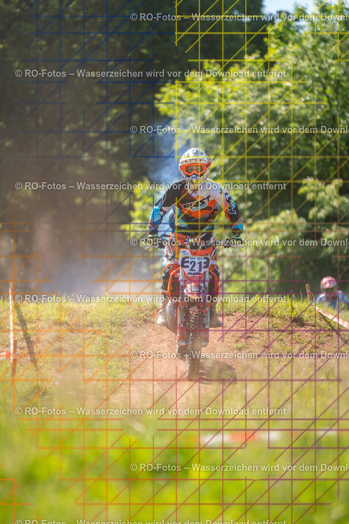 Wolfshausen 1 Lauf -327 | Sportfotografie von RO-Fotos: Motorsport, Motocross, Enduro, Laufveranstaltungen und Triathlon. Professionelle Fotos von Sportlern und Events. - Realisiert mit Pictrs.com