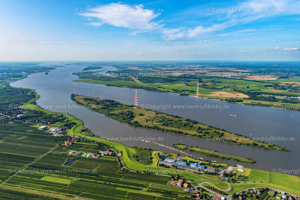 Lühesand_ELS_6658230517aa | Altes Land - Aufnahmedatum: 23.08.2017, Aufnahmehöhe:  m, Koordinaten:  - , Bildgröße: 6973 x  4654 Pixel - Copyright 2017 by Martin Elsen, Kontakt: Tel.: +49 157 74581206, E-Mail: info@schoenes-foto.de

Schlagwörter:Altes Land,Obstanbaugebiet_,Luftbild, Luftaufnahme, Luftaufnahmen, Luftbilder,