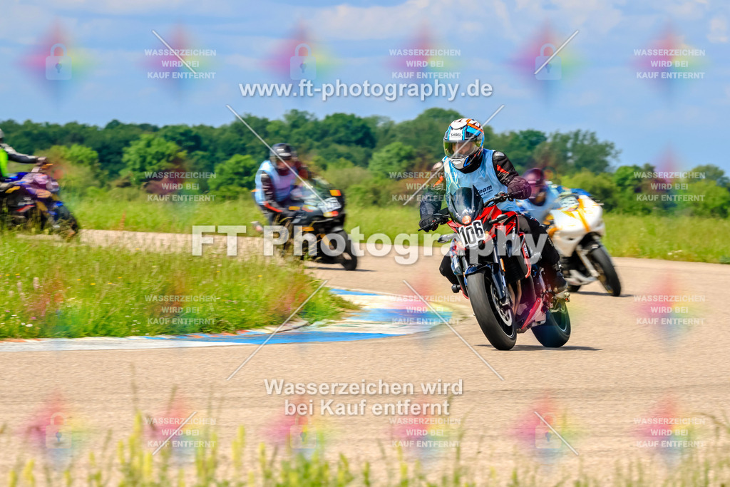 MotoTeam-0694 | Hier findet Ihr Bilder von Touristenfahrten auf der Nürburgring Nordschleife oder von anderen Veranstaltungen die ich besucht habe. Viel Spass beim Durch Schauen 