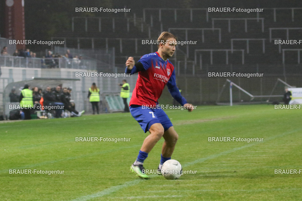 15.11.2025 KFC Uerdingen - SPVG Schonnebeck | Krefeld, Deutschland, 15.11.2025: Alexander Lipinski (KFC Uerdingen) in Aktion während des Oberliga Niederrhein Spiels zwischen KFC Uerdingen  - Spvg Essen Schonnebeck am 15.11. 2025 im Krefelder Grotenburg - Stadion in Krefeld, Deutschland. (Foto Ralph Görtz / Brauer-Fotoagentur)