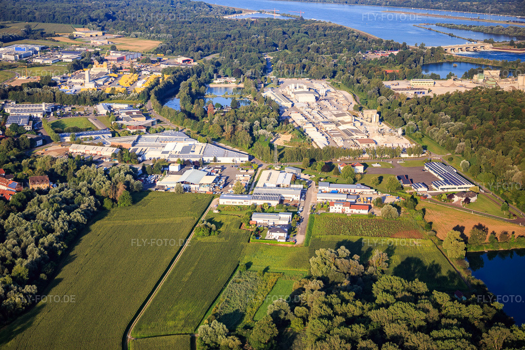 Luftbild: Industriegebiet Im Salmengrund mit Kieswerk Hermann Peter KG, Brunner GmbH und INTE-ROBA Bautechnik GmbH & Co. KG im Ortsteil Freistett in Rheinau im Bundesland Baden-Württemberg in Deutschland. Foto: IMG_093133.jpg vom 16.08.2016 durch Werner Riehm/FLY-FOTO.deWWW.HPF.DE