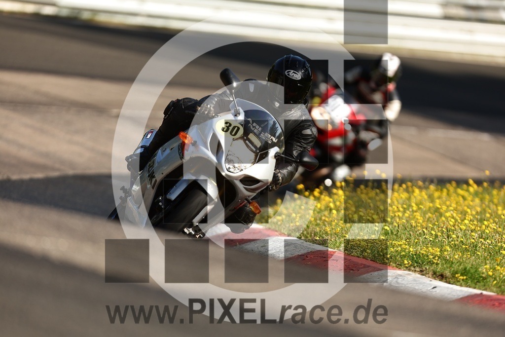 inst30-20250813_00339 | Schöne Erinnerungen an spannende Momente - das festzuhalten ist unser Job. PIXELrace.de ist seit 2003 auf den Rennstrecken Europas unterwegs um die Action draußen beim Fahren und die wunderbare Stimmung imm Fahrerlager für euch einzufangen.