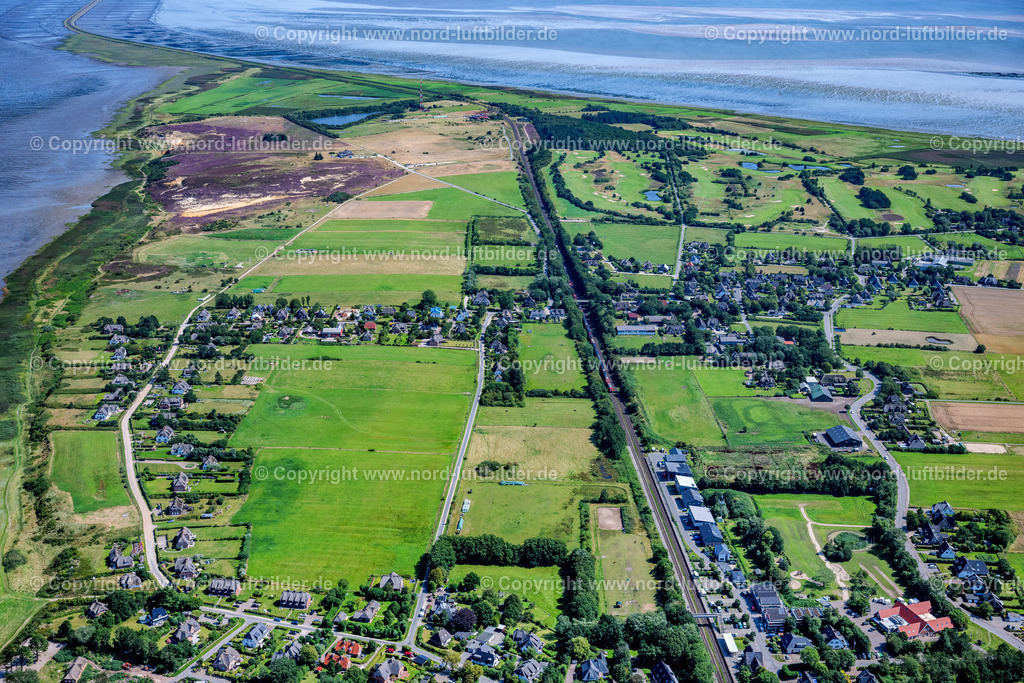 Sylt_Morsum_Kleinmorsum_bis_Hindenburgdamm_ELS_9473130825 | KLEINMORSUM 21.06.2025 Ortsansicht an der Meeres-Küste in Kleinmorsum auf der Insel Sylt im Bundesland Schleswig-Holstein, Deutschland. // Townscape on the seacoast in Kleinmorsum at the Island Sylt in the state Schleswig-Holstein, Germany. Foto: Martin Elsen