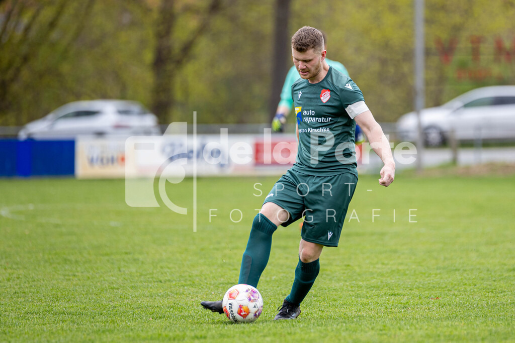Oetzen - Ramünke_ Jan (Solo) vs Römstedt II 190426 dlP | immodelaporte-sportfotos - Realisiert mit Pictrs.com