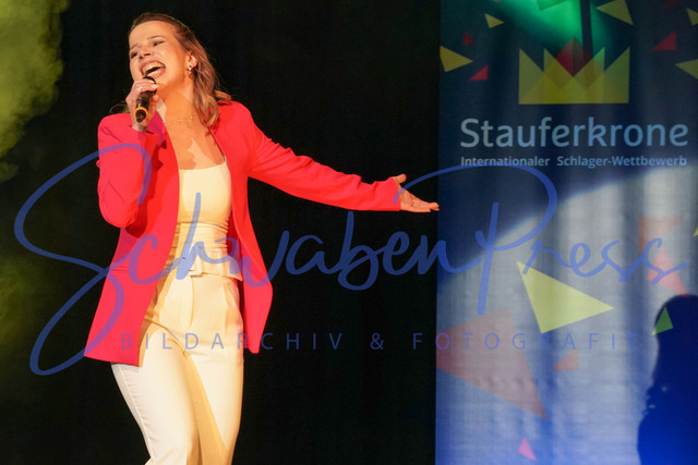 060424Ho1978 | Resi Berger -Stauferkrone 2024
Der internationale Schlagerwettbewerb Stauferkrone wird 2024 bereits zum fuenften Mal von Maitis Media ausgerichetet. 
Deutschland, Donzodrf, Stadthalle, 06.04.2024


