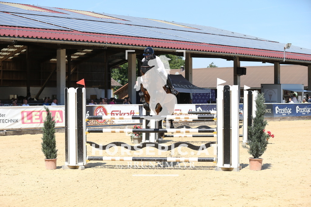 DL2Q3580 | Willkommen bei Brunnmayr - Design & Fotografie – Ihrem Spezialisten für Reitturniere und Pferdeveranstaltungen in Oberösterreich, Salzburg und Bayern! Seit über 17 Jahren sind wir leidenschaftlich dabei.