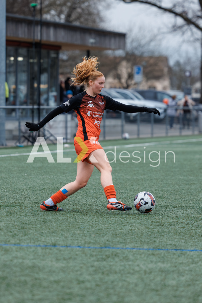 Fußball I Frauen I Saison 2025-2026 I Freundschaftsspiel I FC Aarau Frauen - SC Freiburg U20 I 24.01.2026 | 25 Yves Heim (FC Aarau) – Abwehr - Realisiert mit Pictrs.com