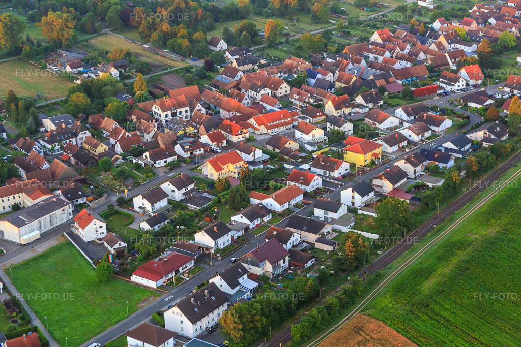 Luftbild: Im Ziegelfeld im Ortsteil Schaidt in Wörth im Bundesland Rheinland-Pfalz in Deutschland. Foto: IMG_091503.jpg vom 10.07.2016 durch Werner Riehm/FLY-FOTO.de