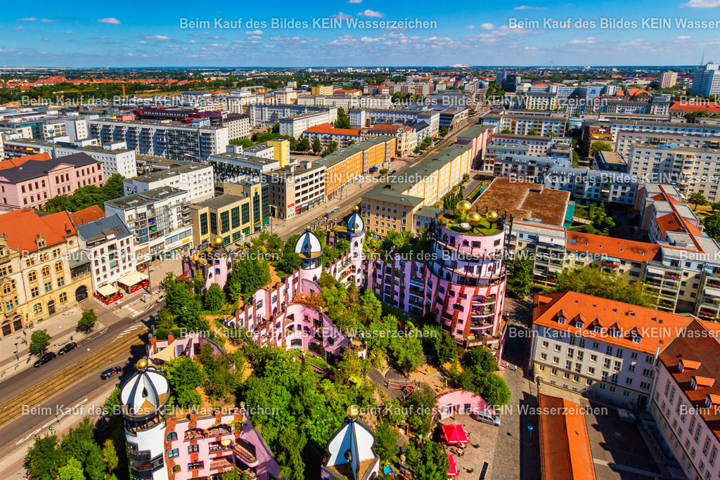 Magdeburg Hundertwasserhaus Grüne Zitadelle-3491 | Luftbild des Breiten Wegs mit der Grünen Zitadelle in der Landeshauptstadt Magdeburg in Sachsen-Anhalt. Das markante Hundertwasserhaus prägt gemeinsam mit dem Breiten Weg das Stadtbild der Magdeburger Innenstadt. - Realisiert mit Pictrs.com
