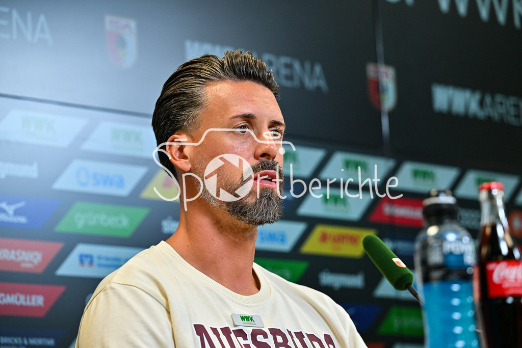 Pressekonferenz FC Augsburg | im Bild Sandro WAGNER bei der Pressekonferenz vor dem Pokalspiel in Halle / Einzelfoto / Freisteller