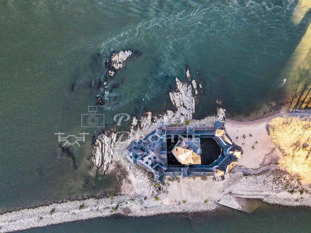 Pfalzgrafenstein--4 | Die Pfalzgrafenstein aus der Luft. Die ehemalige Zollburg kann besichtigt werden. Es finden Veranstaltungen wie Konzerte oder Theaterauffürungen statt - Realisiert mit Pictrs.com