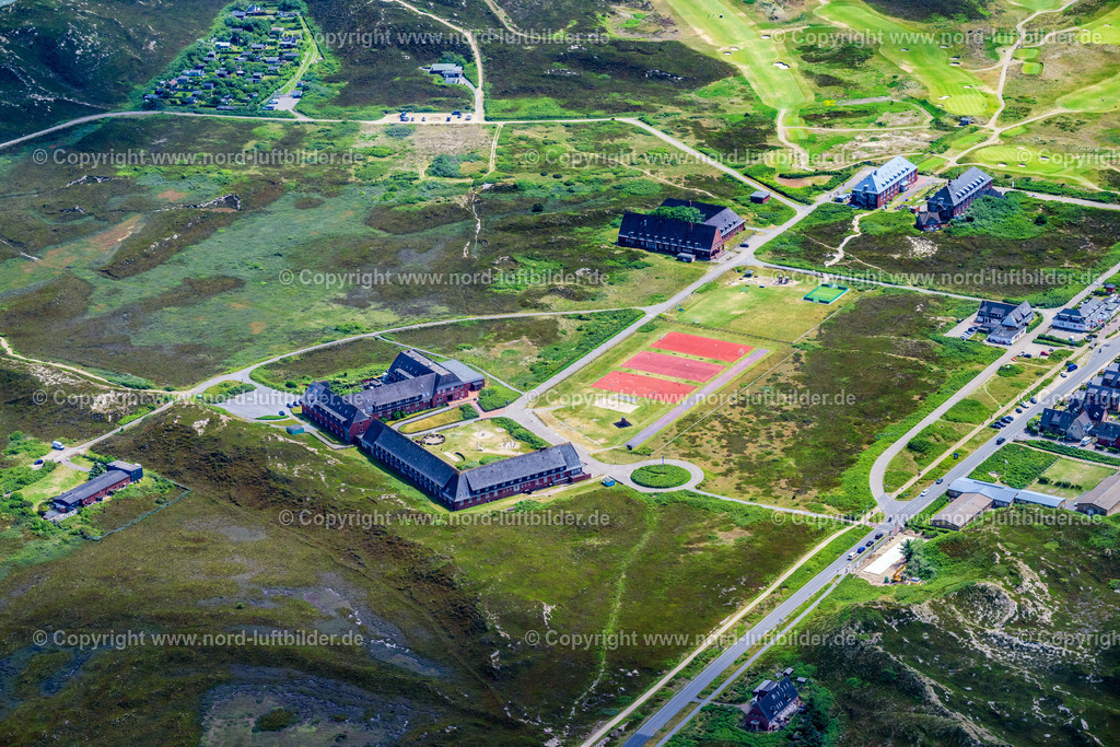 Sylt_Hörnum_Fünfstädteheim_ELS_4168130625 | HöRNUM (SYLT) 13.06.2025 Schulgelände und Gebäudekomplex des " Fünf-Städte-Heim-Schullandheim " in Hörnum (Sylt) auf der Insel Sylt im Bundesland Schleswig-Holstein, Deutschland. Weiterführende Informationen bei: Fünf-Städte-Verein Pinneberg e.V.. // School grounds and buildings of the " Fuenf-Staedte-Heim-Schullandheim " in Hoernum (Sylt) at the island Sylt in the state Schleswig-Holstein, Germany. Further information at: Fuenf-Staedte-Verein Pinneberg e.V.. Foto: Martin Elsen
