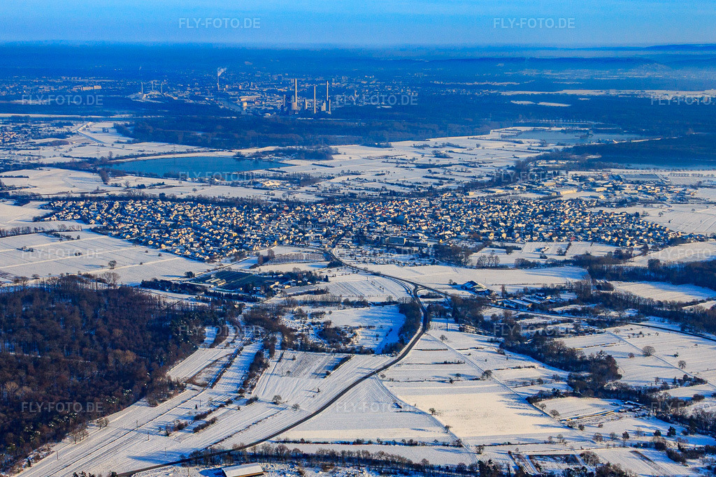 Luftbild: Stadtansicht bei Schnee im Winter in Hagenbach im Bundesland Rheinland-Pfalz in Deutschland. Foto: IMG_36529.jpg vom 05.01.2011 durch Werner Riehm/FLY-FOTO.de