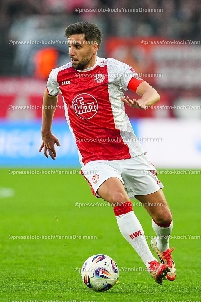 xYDRx02112502065 | 02.11.2025, xydrx, Fußball, 3.Liga, Rot-Weiss Essen - 1.FC Schweinfurt 05, Saison 2025 2026, Stadion an der Hafenstraße: Ahmet Arslan (Rot-Weiss Essen #6)   DFB regulations prohibit any use of photographs as image sequences and or quasi-video.