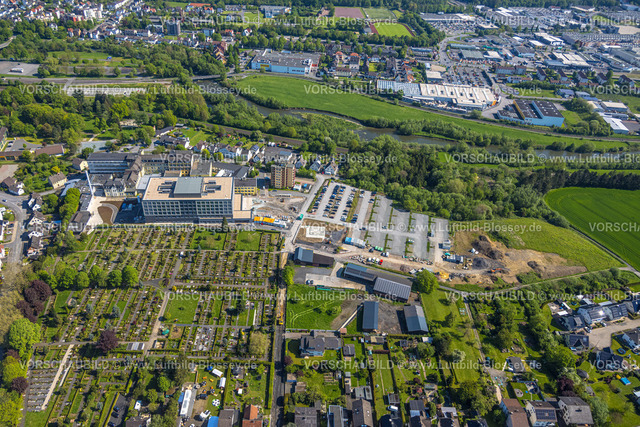 Arnsberg230500394 | Luftbild, Klinikum Hochsauerland - Karolinen-Hospital Hüsten, Baustelle, kath. Friedhof St. Petri, Hüsten, Arnsberg, Sauerland, Nordrhein-Westfalen, Deutschland