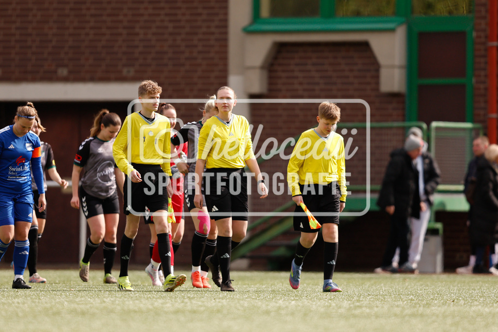 Fußball I Frauen I Saison 2025-2026 I Oberliga Niedersachsen I 16. Spieltag I BW Hollage - TuS Büppel I 15.03.2026-12 | Lena Iburg (Schiedsrichterin) - Realisiert mit Pictrs.com