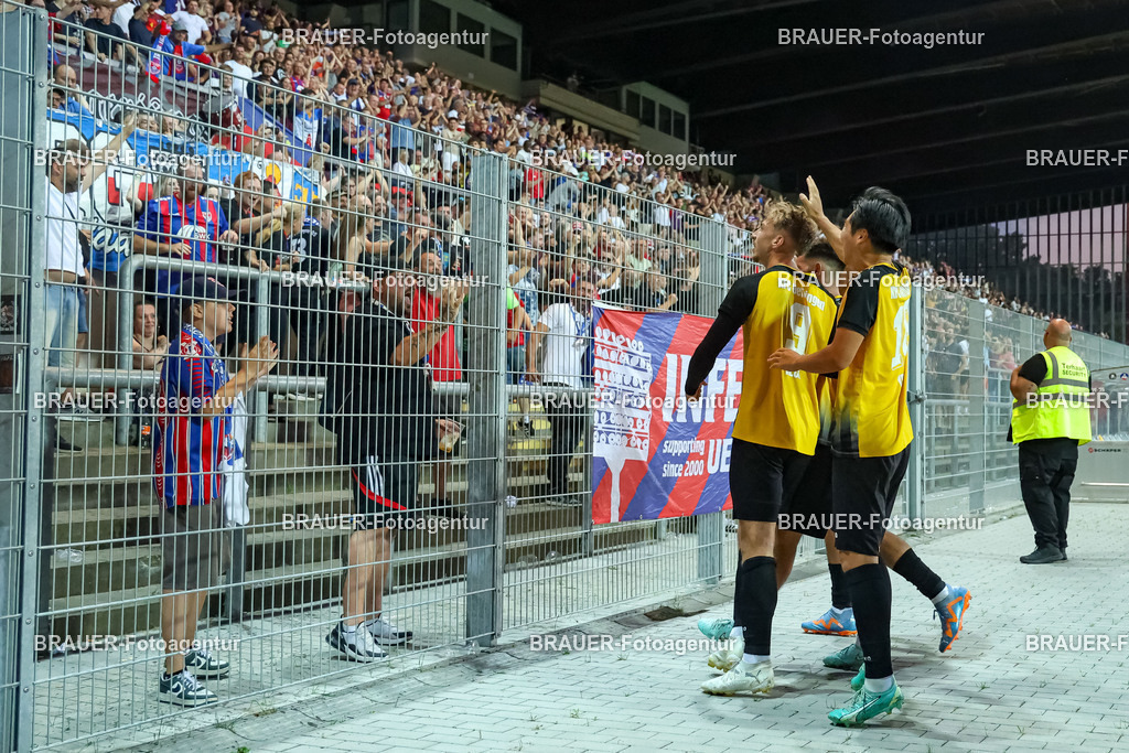 SB_KFCBAU_20250815_4804.JPG -  - KFC Uerdingen - SF Baumberg - Oberliga Niederrhein | Krefeld, Deutschland, 15.08.25: Etienne-Noel Reck (KFC Uerdingen) Torjubel, jubelt mit seiner Mannschaft nach dem Treffer zum 1:1 während des Oberliga Niederrhein Spiels zwischen KFC Uerdingen - SF Baumberg in der Grotenburg Stadion am 15. August 2025 in Krefeld, Deutschland. (Foto von Stefan Brauer/Brauer-Fotoagentur)