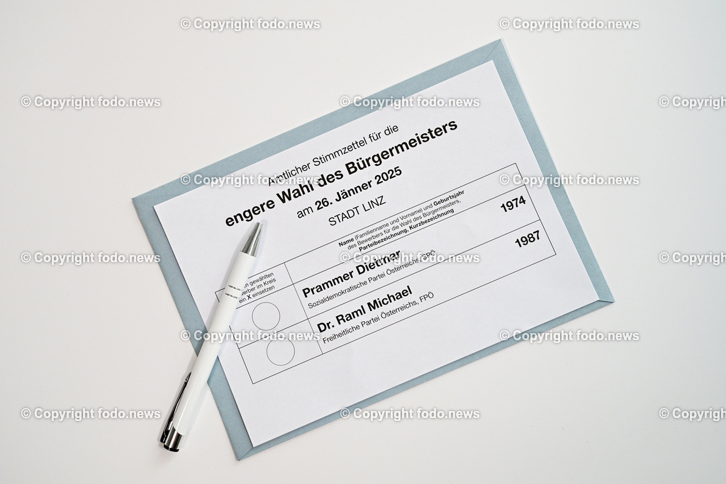 Linz_ Wahlkarte_ Briefwahl_ 18.01.2025-6 | 18.01.2025, Linz, AUT, Wahlkarte, im Bild Themenbild, Briefwahl, Buergermeisterwahl Linz 2025, Buergermeisterkanditat, Oberoesterreich, Politik, Post, Postzustellung, Stimmabgabe, Briefwahl, Wahlbeteiligung, Wahlkarte, Wahlrecht, Wahlumschlag, Wahlunterlagen, Wahlzettel, Amtlicher Stimmzettel, engere Wahl, Stichwahl