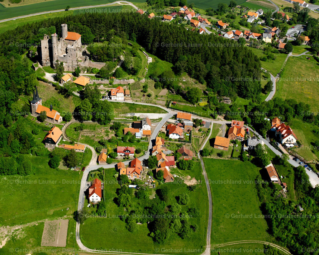 2634059 | Bornhagen09.06.2006 Landwirtschaftliche Nutzflächen und Feldgrenzen  umsäumen das Siedlungsgebiet des Dorfes in Rimbach im Bundesland Thüringen, Deutschland // Agricultural land and field boundaries surround the settlement area of the village  in Rimbach in the state Thuringia, Germany Foto: Gerhard Launer