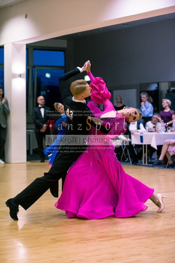 20250906_LM_By_HGR-S-Std_7178 | Tanzsportbilder, Standardtanz, Lateintanz, WDSF, DTV, LTVB, dancecomp, goc, hessen tanzt, blaues band der spree, walzer, tango, wiener walzer, slowfox, quickstepp, samba, rumba, cha-cha-cha, paso doble. jive, hd-kroft photography, turniertanzsport