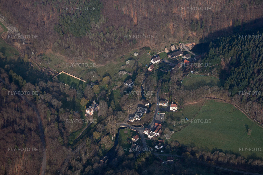Ortsansicht | Luftbild: Ortsansicht in Nehwiller-près-Wœrth im Bundesland Bas-Rhin in Frankreich. Foto: IMG_63704.jpg vom 30.03.2014 durch Werner Riehm/FLY-FOTO.de - Realisiert mit Pictrs.com