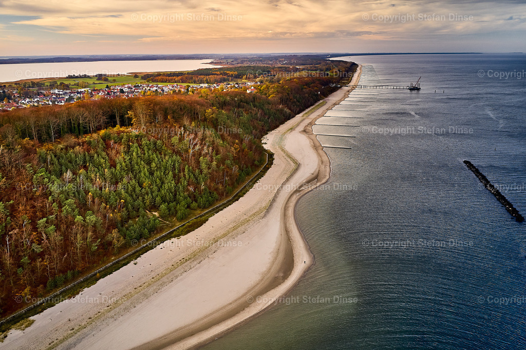2020-11-15 12-59-36_DJI_0524 (2) | Findlinge im Eis, Zeesenboote bei der Traditionsregatta, eine Seebrücke im Sonnenaufgang - mit den Bildern aus dieser Galerie erhalten Sie wunderschöne Aufnahmen über das ganze Jahr. Ein tolles Produkt zum Verschenken, Werben oder zum Träumen vom nächsten - Realisiert mit Pictrs.com