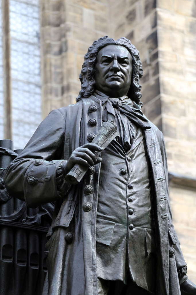 Bach-Denkmal - Bronzestandbild von Carl Seffner | Entdecke über 20 Kategorien Leipzig-Motive: Foto-Downloads, hochwertige Poster, Leinwand- & Fine-Art-Prints. Jetzt Lieblingsfoto im Bildlexikon Leipzig Shop bestellen!