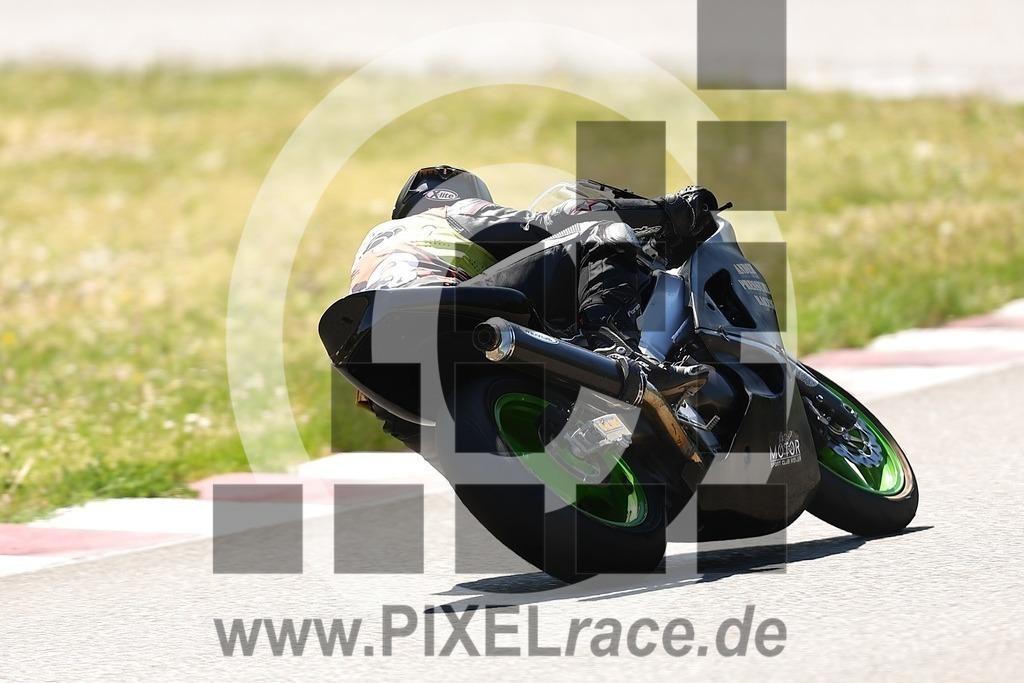 0031-20260426_02059 | Schöne Erinnerungen an spannende Momente - das festzuhalten ist unser Job. PIXELrace.de ist seit 2003 auf den Rennstrecken Europas unterwegs um die Action draußen beim Fahren und die wunderbare Stimmung imm Fahrerlager für euch einzufangen.