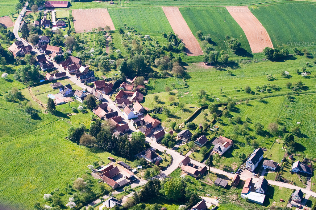 Vue aérienne: Schirlenhof à Gundershoffen dans le département Bas Rhin, France – .Photo: IMG_10831.jpg prise le 12/05/2008 par Werner Riehm/FLY-FOTO.eu – Résolution de l'original: 2647 x 1765 px